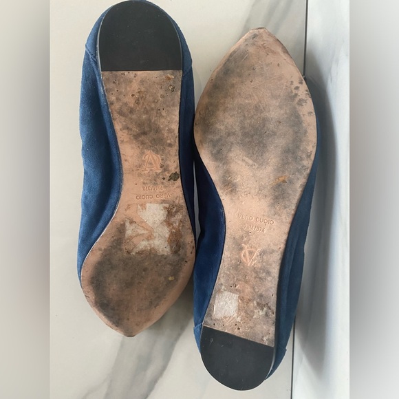 Vince Camuto Signature Suede Pointy Toe Ballerinas Navy / Pewter 7.5 - Picture 8 of 8